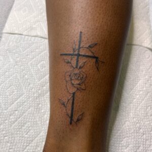 Lindsay Philomene Instagram - ✨ Custom Cross & rose ✨for Fabrina ✨🌹
.
.
.
To book a Custom or flash : Linktree in my bio 🏄🏽‍♀️💕
.
.
.
#ankletattoo #crosstattoo #rosetattoo #smalltattoo #melaninpoppin #faithtattoo