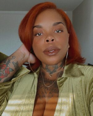 Lindsay Philomene Instagram - red ruby da sleeze 🥢🐊🔥
.
.
.
Haircut   colour by the absolute best ✨💕✨Halima ✨💕✨ @salonhairtime 
.
.
.
#redrubydasleeze