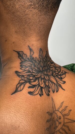 Lindsay Philomene Instagram - ❁ Chrysanthemum from my flash for ❁ᴹᵃʳⁱᵉ_ᶠʳᵃⁿᶜᵉ❁ [lines were healed] 
.
.
.
To book a flash or custom : Linktree in my bio ❁
.
.
.
.
#montrealtattoo #montrealtattooartist #floraltattoo #necktattoo #chrysanthemum #traditionaltattoo #flashtattoo #flashworkers #melaninpoppin