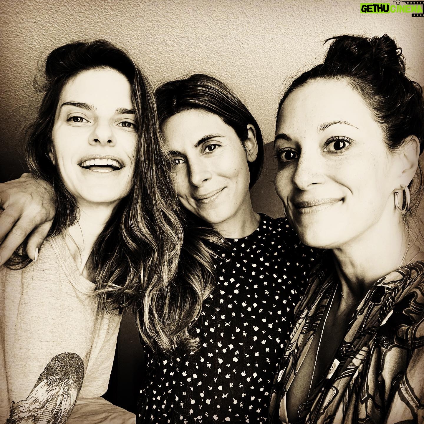 Lindsey Kraft - 258 Likes - these two see me.
and i see them. love. @jamielynnsigler @angeliquecabral ā¤ļø