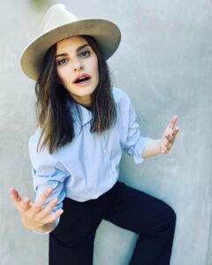 Actress Lindsey Kraft HD Instagram Photos and Wallpapers May 2024