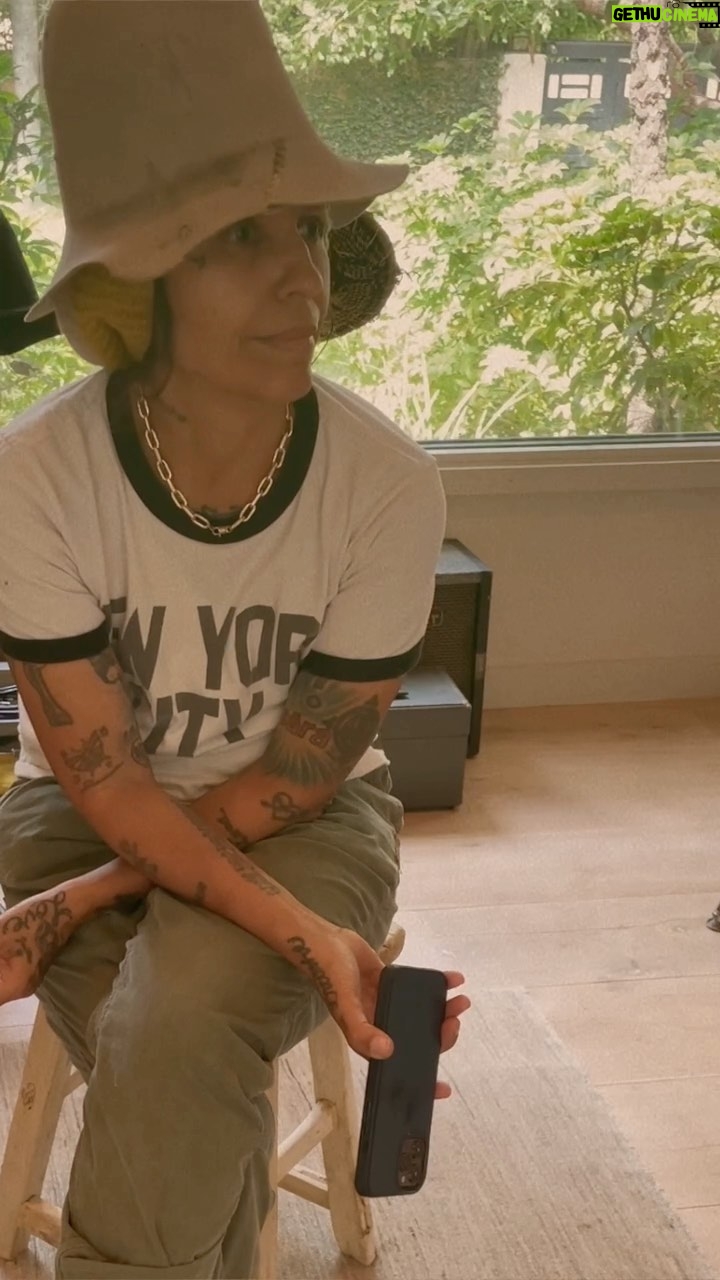 Lindsey Kraft - 805 Likes - @reallindaperry teaching me
the ropes for my show @thehotelcafe 7pm
august 8th. link to tickets in bio.
love, me #whatsup #whatsgoingon š½ @andrewleeds šŖ