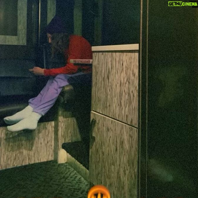 Lindsey Kraft - 234 Likes - a dream i never knew to dream. this is me on @actualbenfolds tour bus headed to long island, my home town. to play the last little gig of the east coast tour. photo taken via polaroid by the amazing merch queen @amandathefan the gig is tonight at @theparamountny on 10:02 my favorite time. and the most incredible tm @whoisiandr and sound boys @tvleo and michael. so much love for this crew. ā¤ļø
