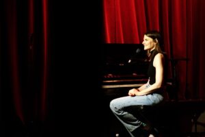 Lindsey Kraft Instagram - a magical night at @thehotelcafe captured by the brilliant 📸 @jasonenslerv3.1  thank you to everyone who came out! was dreamy… ☁️☁️✨✨✨