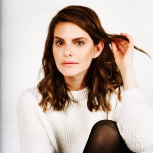 Lindsey Kraft Instagram - i like to show off an ear sometimes.  just teasing you to come out to @thehotelcafe  let me 🎤for you. let me 🎹 🎶🎶🎶sunday 2-26 7:30pm
📸 @ella_hovsepian 💇🏻‍♀️ @annarose 💄 @heatherb.makeup