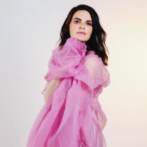 Lindsey Kraft Instagram - 📸 @ella_hovsepian 👄 @heatherb.makeup 🎀 @annarose  i wish they had a pink cloud emoji cuz that’s what i’d call this!  @gettyentertainment