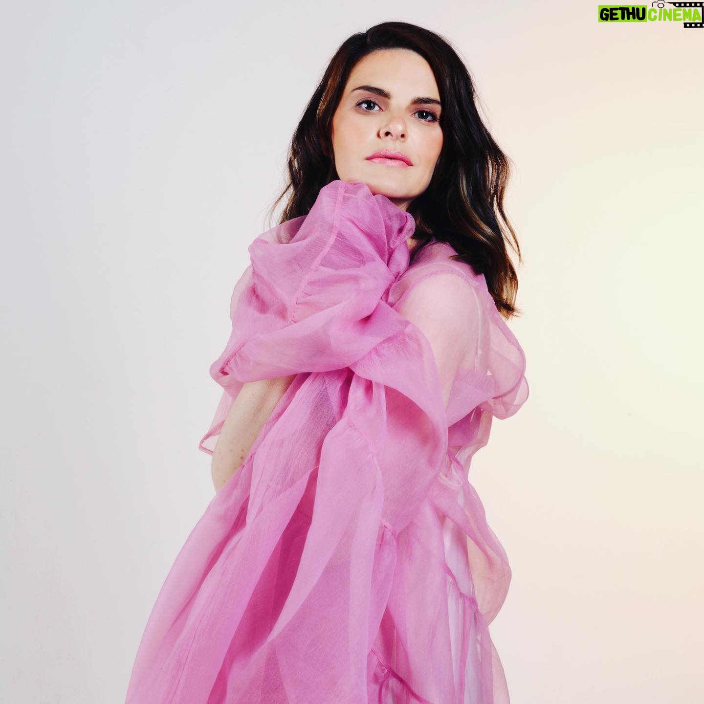 Lindsey Kraft - 255 Likes - šø @ella_hovsepian š @heatherb.makeup š @annarose i wish they had a pink cloud emoji cuz thatās what iād call this! @gettyentertainment