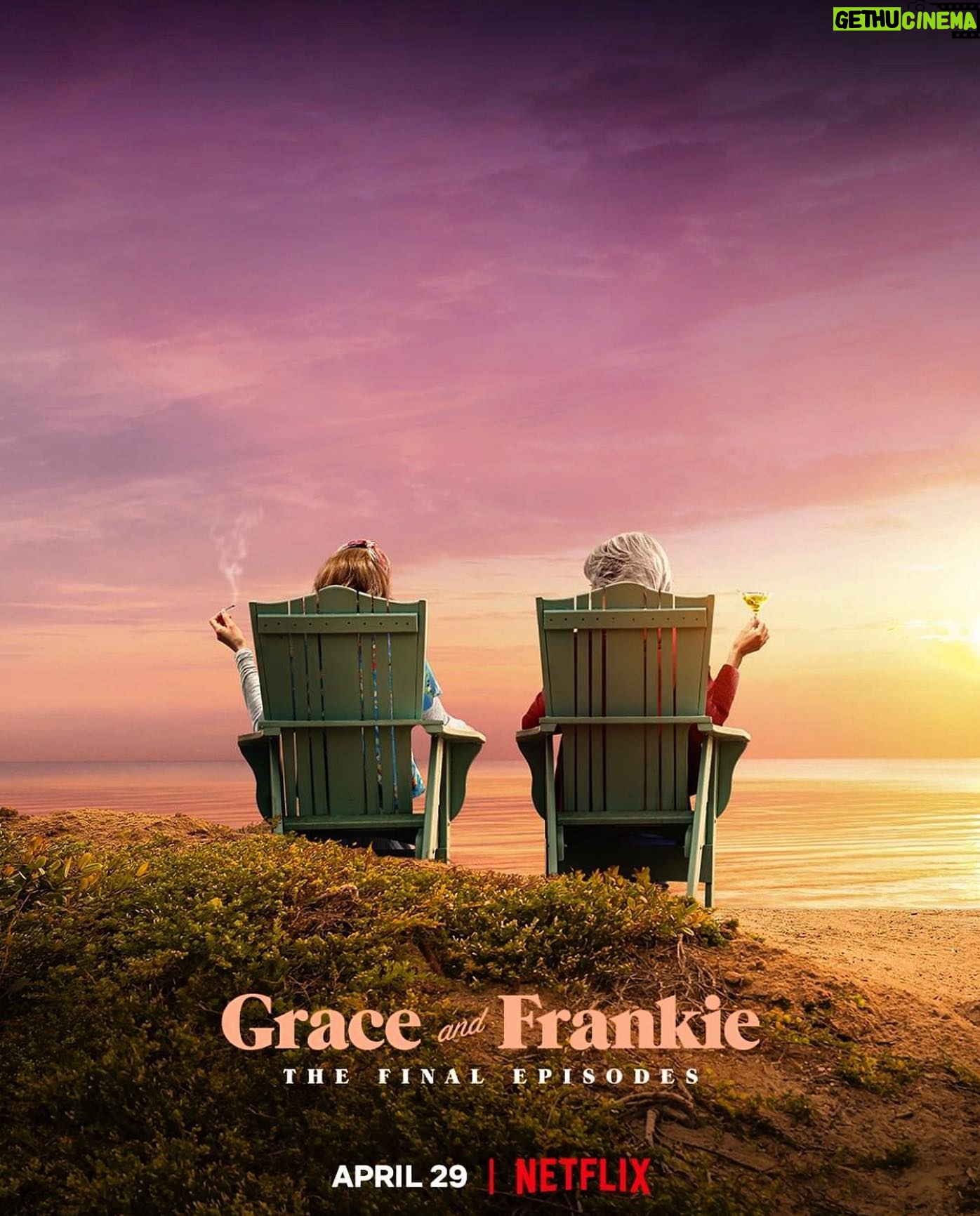 Lindsey Kraft - 837 Likes - one of the great joys of my life is coming to end. #graceandfrankie @graceandfrankie #budandallison @janefonda “stuck in the middle” cover coming soon…