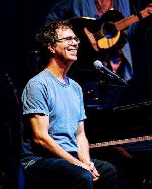 Lindsey Kraft Instagram - umm.
hi. 🤭. i’m so excited to sing and play for all the @actualbenfolds fans out there. y’all are just the very BEST audiences in the world. my little east coast tour begins at the freaking @kennedycenter ! i cant wait to meet you. if you’ll be at any of the shows, lemme know! oh gosh, i am just the luckiest. 🛼. “love, me”