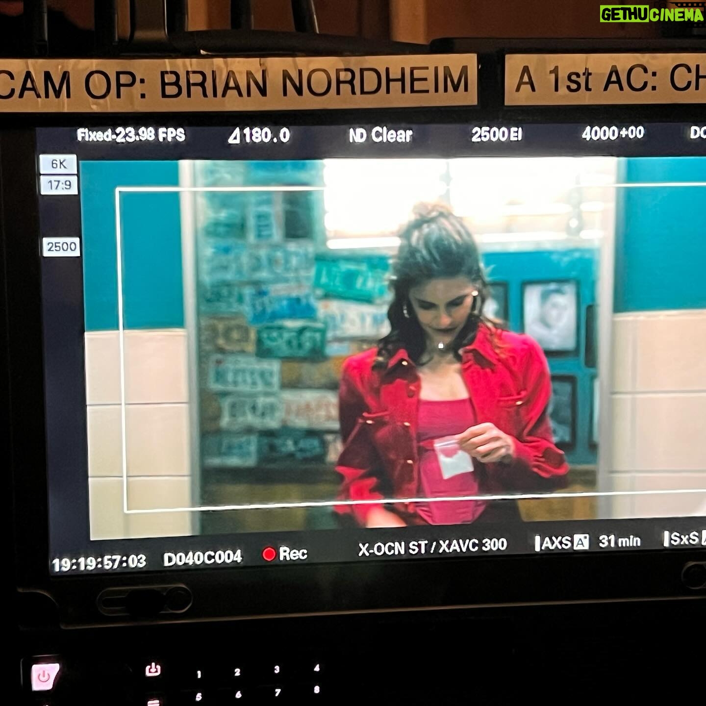 Lindsey Kraft - 402 Likes - #obliteratednetflix @obliteratedtv meet yanni. she’s a trip! nov 30th. all episodes will stream. deepest respect for my partner in crime on this project @therealcthomashowell and to the rest of cast and crew. in awe of the talent here. happy to play a small part of this insanity. we had fun. @shelleyhennig @kimirutledge @nickzano @iamterrencet @eugenesamkim @paola__lazaro @jonhurwitz @haydenschlossberg101 @healdrules @dawnsg23 ❤️❤️❤️❤️❤️❤️ @netflix @michaelbuble