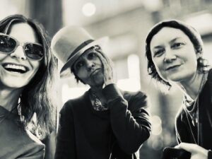 Lindsey Kraft Instagram - we like donuts. 🍩🍩🍩 @reallindaperry @thesaragilbert @hudsontheatres  love, me #lovememusical  almost sold out…