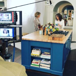 Lindsey Kraft Instagram - tonight!!!! The Grace and Frankie family will be back together virtually on October 28th at 8PM ET/5PM PT. The cast (and some special guests!) are doing an online table read to support the @janefondaclimatepac and their efforts to elect climate champions up and down the ballot in the November 8 Election! #GTFOTV 🎟 Tickets ➡️ GraceAndFrankieReunion.com