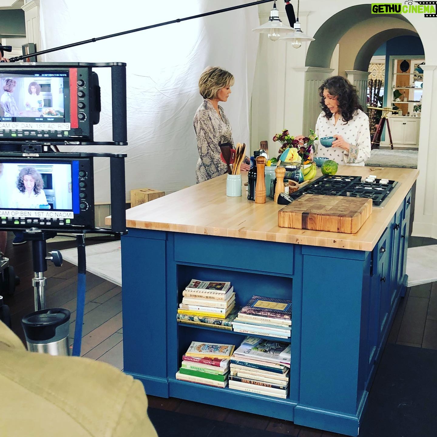 Lindsey Kraft - 1K Likes - tonight!!!! The Grace and Frankie family will be back together virtually on October 28th at 8PM ET/5PM PT. The cast (and some special guests!) are doing an online table read to support the @janefondaclimatepac and their efforts to elect climate champions up and down the ballot in the November 8 Election! #GTFOTV 🎟 Tickets ➡️ GraceAndFrankieReunion.com