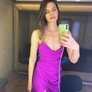 Lindsey Kraft Instagram - #obliteratednetflix @obliteratedtv  meet yanni. she’s a trip! nov 30th. all episodes will stream. deepest respect for my partner in crime on this project @therealcthomashowell  and to the rest of cast and crew. in awe of the talent here. happy to play a small part of this insanity. we had fun. @shelleyhennig @kimirutledge @nickzano @iamterrencet @eugenesamkim @paola__lazaro @jonhurwitz @haydenschlossberg101 @healdrules @dawnsg23 ❤️❤️❤️❤️❤️❤️ @netflix  @michaelbuble