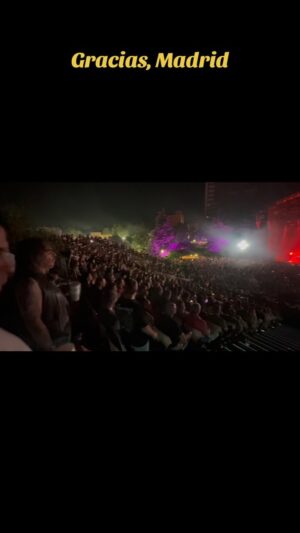 Liniers Instagram - Gracias, Madrid!!! @kevinjohansenoficial @julietavenegasp @nochesbotanico #tour #madrid #espana