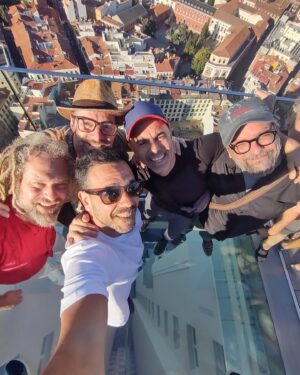 Liniers Instagram - Gracias por llenarme la vida de música. @kevinjohansenoficial @lucaswespina @drexlerjorge @alex_ferreira @andresreboratti @julietavenegasp @maxipadin @el_kanka @launoah57 @chebamassolo @alejandroymarialaura @benjawalker