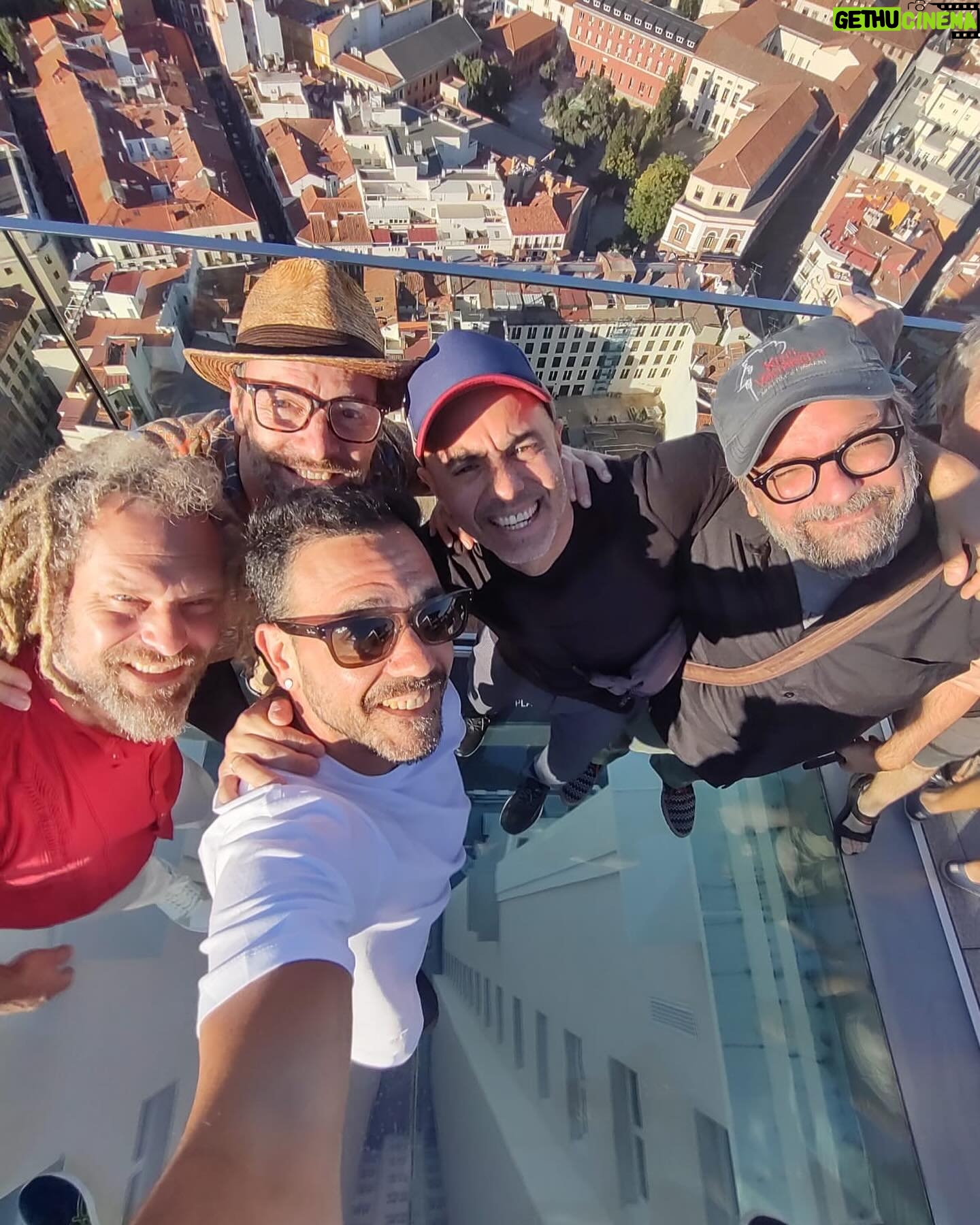Liniers - 0.9K Likes - Gracias por llenarme la vida de mĆŗsica. @kevinjohansenoficial @lucaswespina @drexlerjorge @alex_ferreira @andresreboratti @julietavenegasp @maxipadin @el_kanka @launoah57 @chebamassolo @alejandroymarialaura @benjawalker