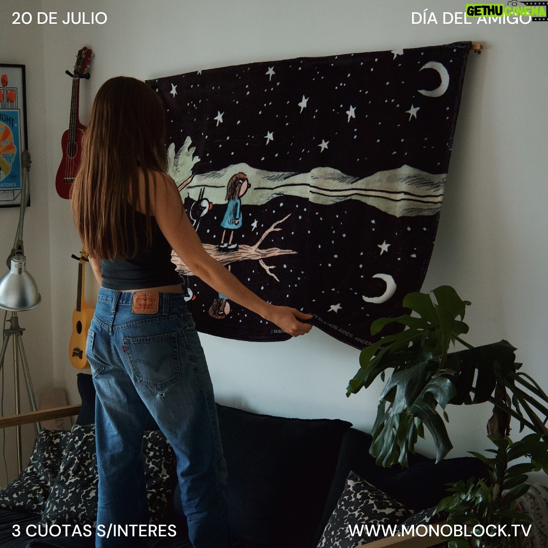 Liniers - 5.1K Likes - HOLA-OLA! (polar āļø). En este momento, la manta de polar suave (con la escena mĆ”s hermosa de Enriqueta y Fellini de @porliniers admirando una noche estrellada sobre el lago) es nuestra nueva mejor amiga. Pensala como un abrazo calentito para tirarte en el sillón a mirar pelis el finde, y como un tapiz el resto del aƱo. No se arruga, se lava en lavarropas y se seca enseguida. Es perfecta... Ā”y es una edición limitada!āØ
Conseguila exclusivamente en www.monoblock.tv y en las tiendas Monoblock en Barrio Chino, Callao, Palermo Soho y Villa Crespo (Buenos Aires).
#MesDelAmigo #MantaPolar #EdiciónLimitada #InviernoCalentito #monoblock