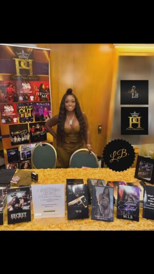 Lisa Brown Instagram - Special Thank You To @msmichelmoore  For Putting Together Another Great Yearly Event At The Detroit Hustle and Grind Book Expo! Thank You To All The Readers Who Came Out and Showed Love! Shout Out To Some of My Cast For Popping Out To Support! It Always Feels Sooooooo Good Going Back To My ROOTS As An Author! ✍🏽 I Might Not Mention It A lot …. But Tuh… BEST SELLING AUTHOR Is Damn Sure On My Resume! 💅🏾🙌🏽🦍