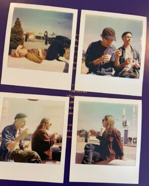 Lisa Ekdahl Instagram - VEM VET VINTAGE TOUR ÄR ÖVER.
Sån jäkla massiv uppslutning från varmaste publiken överallt!
Tack.
Och så mycket fint spel, närvaro och spontanitet på scenen från mina medmusiker.
Hårdast jobbar självklart crew. 
Nu kan jag erkänna att jag är lite turné sliten. Men väldigt glad.
Anden vinner över kroppen som vanligt. Men det vet väl alla att det är så.
Jag spänner bågen för nya äventyr.
Vi hörs vidare Babyloves.
Tack igen.
Swipa för turné love.
@andreasnordell @mathiasblomdahl @danielgahrton @pontusgillgren @peter3833 @krillestrath @livenationswe @paulcharlesbooks