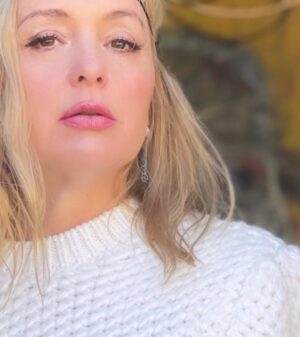 Lisa Ekdahl Instagram - Letting go is about making room for the new better things.
This summer I will pray to know where I’m holding on without knowing it.
May I see. May there be clarity.
Courage. Courage. Courage.