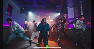 Lisa Liu Instagram - 《國小學生音樂奇景》
跟著小屁孩們唱卡拉ok
居然會唱energy的歌！
還跟著16蹲！！！

媽媽我驚訝到不行🙀
「你們知道這些唱歌的跟媽媽一樣年紀嗎？？」
「蛤？？那麼老唷！」

#喂_沒禮貌