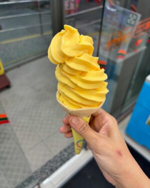 Lisa Liu Instagram - 好好吃唷

但融很快
滿手狂滴