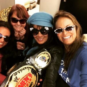 Lisa Moretti Instagram - Hotel fun. Time for a nightcap, then NY, here we come!
