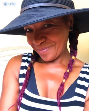 Lisa Simone Instagram - It's Mother's Day and I am Feelin' Good!!! Happy Mother's Day to ALL THE MAMAS. Enjoy the love and attention. You are loved and appreciated 💖💖💖 #mothers #mothersday #special #love #strength #motherslove