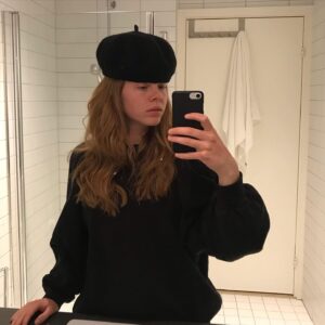 Lisa Teige Instagram - Does anyone know how to deal with this hat
