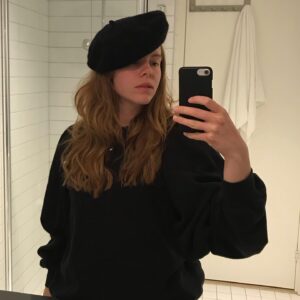 Lisa Teige Instagram - Does anyone know how to deal with this hat