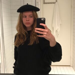 Lisa Teige Instagram - Does anyone know how to deal with this hat