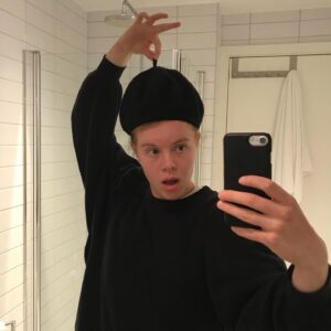 Lisa Teige Instagram - Does anyone know how to deal with this hat