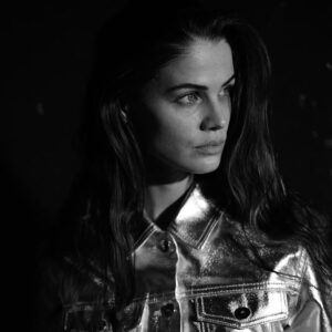 Lisa Tomaschewsky Instagram - 2024 @peterulimax 

hair by @adelinehassidmakeup 
no make up, just me