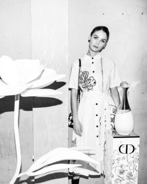 Lisa Tomaschewsky Instagram - j‘adore @diorbeauty 

photo @clemensporikys for @dior
music by me and @dario_lessing 

#j‘adore