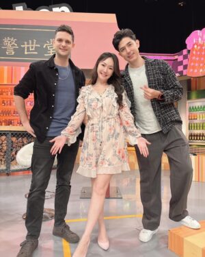 Lisa Wang Instagram - @chopchopshow07  黑幫故事你我他😆 有看了嗎？ @wuzilong_giovanni  @tienuyan  @fulove_entertainment