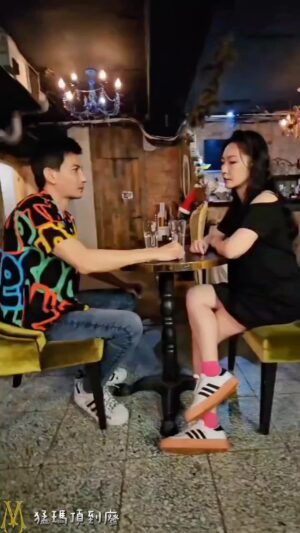 Lisa Wang Instagram - 🎬🤣 愛情大考驗！笑中帶淚！🤣🎬

這對男女的對話真是精彩絕倫！男生傷心求回頭，女生卻一針見血地回：「頂得住沒用，頂到廢，我才滿意。」

哇塞！這女人真的狠啊！愛情就像遊戲，不是只會打硬骨頭，有時候要猛瑪頂到廢，才能獲勝！

讓我們一起在這場愛情大考驗中，挑戰自我，笑著面對困難，因為只有猛瑪頂到廢，才能頂出真愛的火花！

連結碼有限時優惠，趕快手刀下單!
https://www.dengsheng.com.tw/hana0406

愛情劇場即將開幕！想看更多精彩戲碼嗎？快跟上
#愛情大考驗 #頂到廢才是真愛 #笑中帶淚 #挑戰自我  #頂得廢才有戲 #愛情劇場 #猛瑪頂到廢 #馬卡力量 🌟🎭