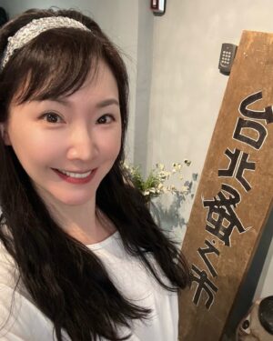 Lisa Wang Instagram - @starsluv2023  明星名人愛心義賣 第三回 x @taipeifleamarket  台北蚤之市 第二十二回 古物市集圓滿落幕後緊接著搬家😆 還沒時間好好謝謝每一位愛心人士！ 請在等我一下下來分享這次圓滿的活動❤️ 捐贈的物資都順利找到新主人有第二個生命！ 敬請期待七月全新愛心捐贈繼續輕力親為的幫助 @luluheya5203399  @2017_justlove  讓小綠芽們可以在職場上學習有良好的發展❤️