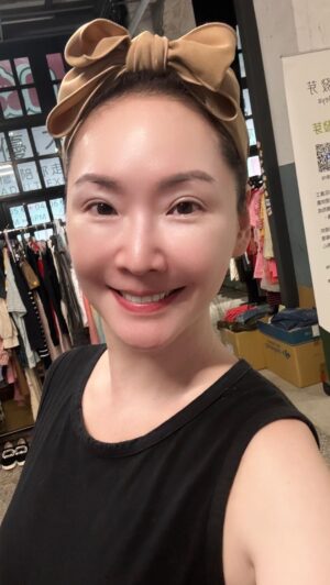 Lisa Wang Instagram - 🪧台北蚤之市 Taipei Flea Market 2024
「第二十二回 室內古物跳蚤市場 大人的童心特輯！」

🗓️2024/ 4/5‬(五) - ‪4/7(日)‬ 
📍 地點：松山文創園區 北向製菸工廠一樓
📍 地址：110台北市信義區光復南路133號
免費入場！FREE Adm. 歡迎大家來玩🙂

@Stars Luv 明星名人愛心義賣x @台北蚤之市  愛心義賣第三回即將熱鬧登場🎉
義賣所得金額將幫助小綠芽職涯發展經費。

🙏誠摯邀請大家一同前來參與這次的義賣活動，絕對能在義賣中找到心儀的寶物，同時也讓愛心持續發光發熱！

❤️蚤到您的寶貝！獻出您的愛心！一人一點力！一同做公益！

💗是慈善義賣活動 💗不是慈善撲克王大賽 💗任何人有沒有三百萬美金都能參加 

❤️蚤市自有真情在 ❤️愛心公益暖人心。

#唯愛公益協會 #綠綠發芽luluheya #starsluv明星名人愛心義賣 #台北蚤之市 #愛心義賣 #古物市集 #HoT台北心  #唯愛公益協會 #lisawang王俐人 #lisawang #王俐人
#老物文化 #永續循環 #松山文創園區 #台北蚤之市 #TaipeiFleaMarket #台北蚤之市第二十二回
#理性飲酒 #喝酒不開車 #開車不喝酒 #騎車也不可以喝酒唷 #未滿十八歲請勿飲酒 #飲酒過量有害礙健康