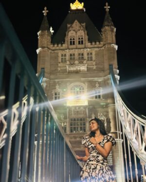 Lisha Chinnu Instagram - Tower bridge ! 🌉 
.
.
.
With D right feel sung by @aalaapraju ! 
Pic @josika.g 

#london #shootlife🎬 #uk #june #workandchill