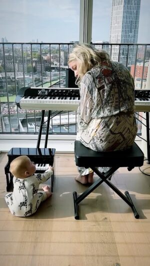 Little Boots Instagram - Happy Saturday ☺️
Start them young… thank you so much @korguk @korgofficial for supporting me as an artist for 15 years and now for Monty’s first piano! Can’t get him off it now he can sit up! ❤️🎹

#korgtinypiano #minipiano #babypianist #mumandbabypiano #pianist #babypiano #korguk #korgpiano #musicianmum #pianoplayer #babymusician