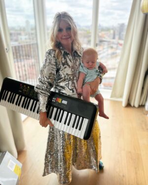 Little Boots Instagram - Piano ✅ Baby ✅ Sequins ✅
All ready for my set at @victoriousfestival tonight! Playing the acoustic stage at 8.45pm and bringing a few very limited edition signed albums on blue vinyl 🎹
💄 @rosiemcginnmakeup

#victoriousfest #newmumlife #musicianmum #discomum #4monthsold #festivalbaby