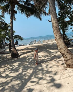 Little Boots Instagram - (Belated) Belizing 🌞🇧🇿 

#belize #belizetravel #placencia #unbelizeable #belize2024 #toddlerholiday