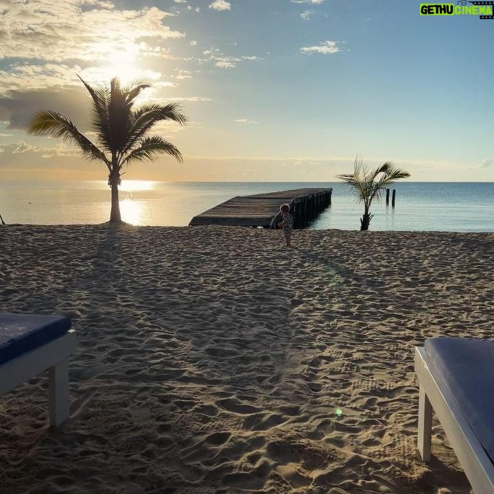 Little Boots - 627 Likes - (Belated) Belizing 🌞🇧🇿
#belize #belizetravel #placencia #unbelizeable #belize2024 #toddlerholiday