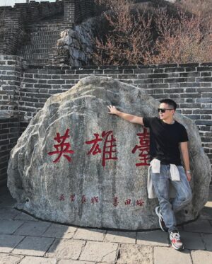 Liu Jun Wei Instagram - 小時候幻想爬萬里長城，現在夢想成真了，如此壯觀的世界新七大奇蹟，人生必須走一波😎

#萬里長城 #攻頂