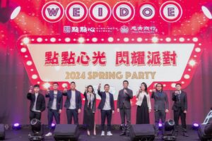 Liu Jun Wei Instagram - 每年緯豆最重要的時刻，就是跟大家春酒，一同回顧去年的努力與豐收。

今年還要再努力一下，挑戰新品牌，一起期待一下吧🔥！