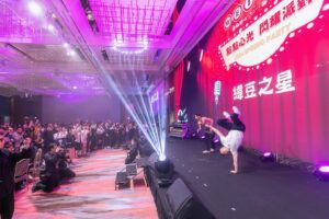 Liu Jun Wei Instagram - 每年緯豆最重要的時刻，就是跟大家春酒，一同回顧去年的努力與豐收。

今年還要再努力一下，挑戰新品牌，一起期待一下吧🔥！