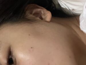 Liu Renyu Instagram - 适应新生活的一段时间，劳累让记忆力衰退，出门忘带钥匙，回家忘带包，靠在木质硬板凳上思考问题下一秒却开始想究竟何时买个小沙发。

 ｜思想需要浸泡…再次回顾叔本华钟摆理论，人生实如钟摆，在痛苦与无聊之间来回摇摆，难以超脱。可行的是精神的富足超越物质的富足，认知的提升会很大程度解决物质匮乏的痛苦感。｜
 
  提出悲观解决悲观，与信仰一唱一和，只要不看清世界之悲剧这一真相，信仰便永远散发出耀眼的光芒。