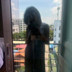 Liu Renyu Instagram - ｜日常保持与世界的连接｜
接触晴朗的天空，一切正向的笑容，一切，正向的… 

#失去双眼皮