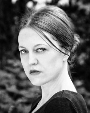Liv Hansen Instagram - Dramatic pause. 

📷 Angie Jordan 

#actorheadshot #londonactor #femalefilmmakers #womeninfilm #womeninfilmandtv #actingaudition #danishactors #skuespiller #danskskuespillerforbund